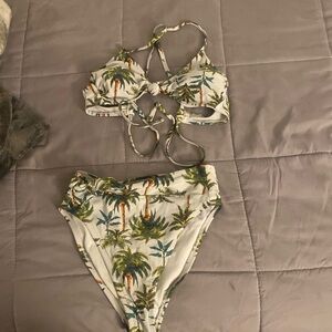Médium Top - Small Highwaisted Bottoms. Very cute palm tree two piece swimsuit!